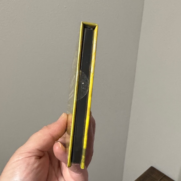 Milani Gilded Gold Eyeshadow Palette with Rich Hues - Picture 4 of 5